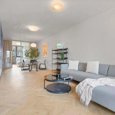 Elegant Escape - Modern & * Bratislava