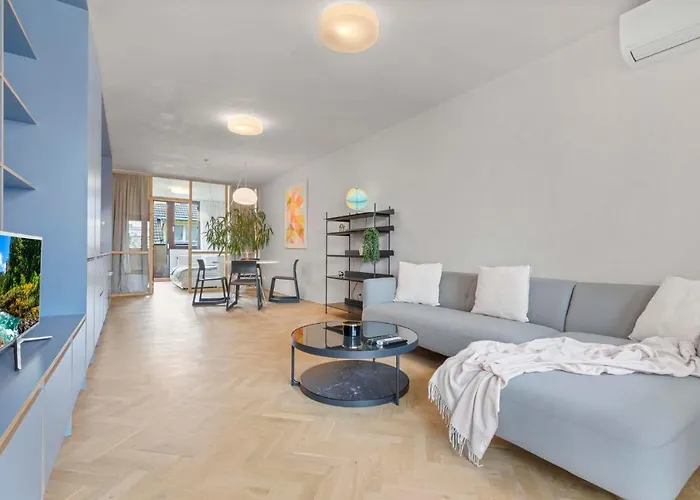 Elegant Escape - Modern & بيت للعطل *