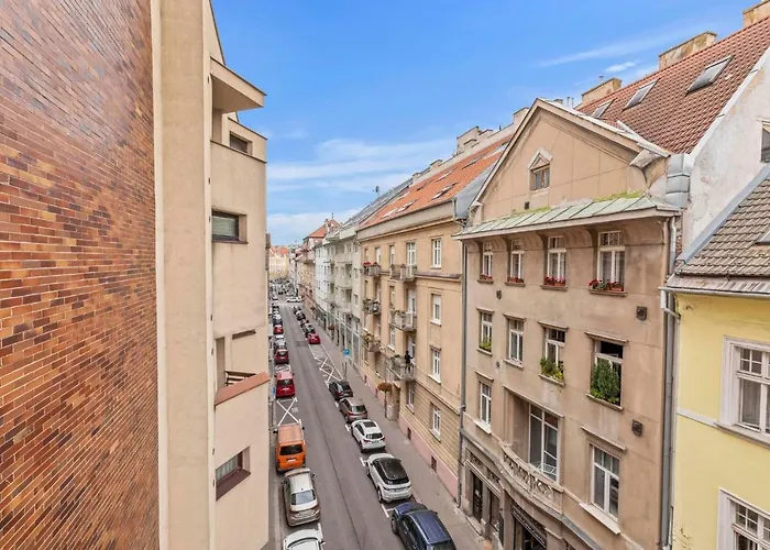 Elegant Escape - Modern &