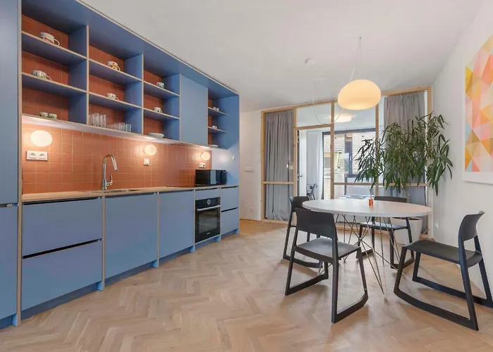 Elegant Escape - Modern & بيت للعطل *