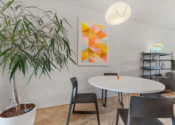 Elegant Escape - Modern & بيت للعطل