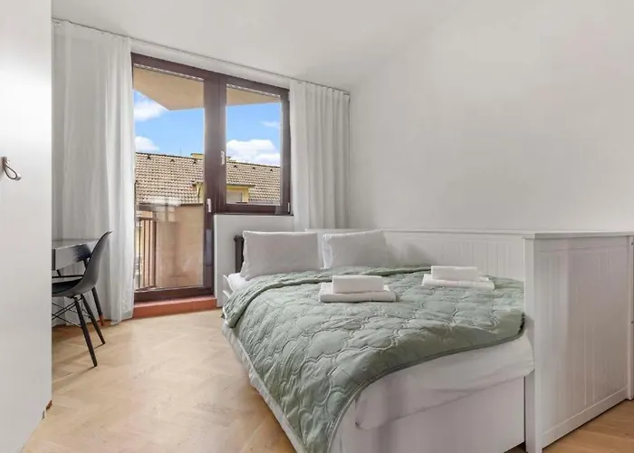 Elegant Escape - Modern & براتسيلافا