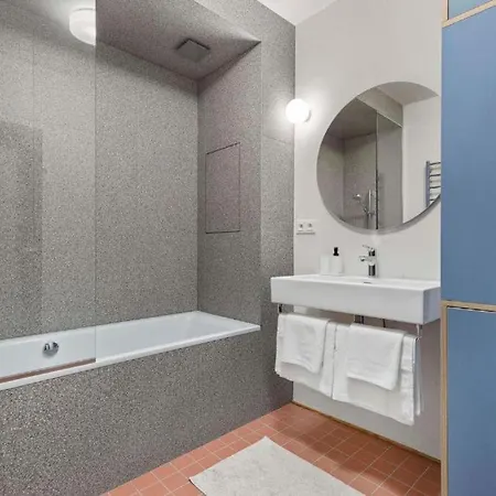 Elegant Escape - Modern & * Pressburg